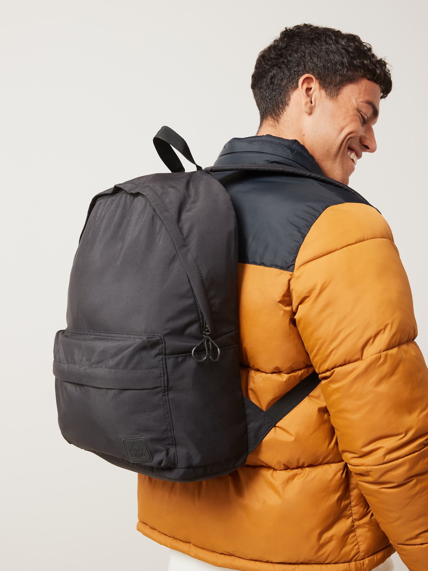 rucksack-kaufen-736heu-1.jpg Kaufen Sie Schwarz Core Rucksack Tasche bei Next Deutschland – Bild 1